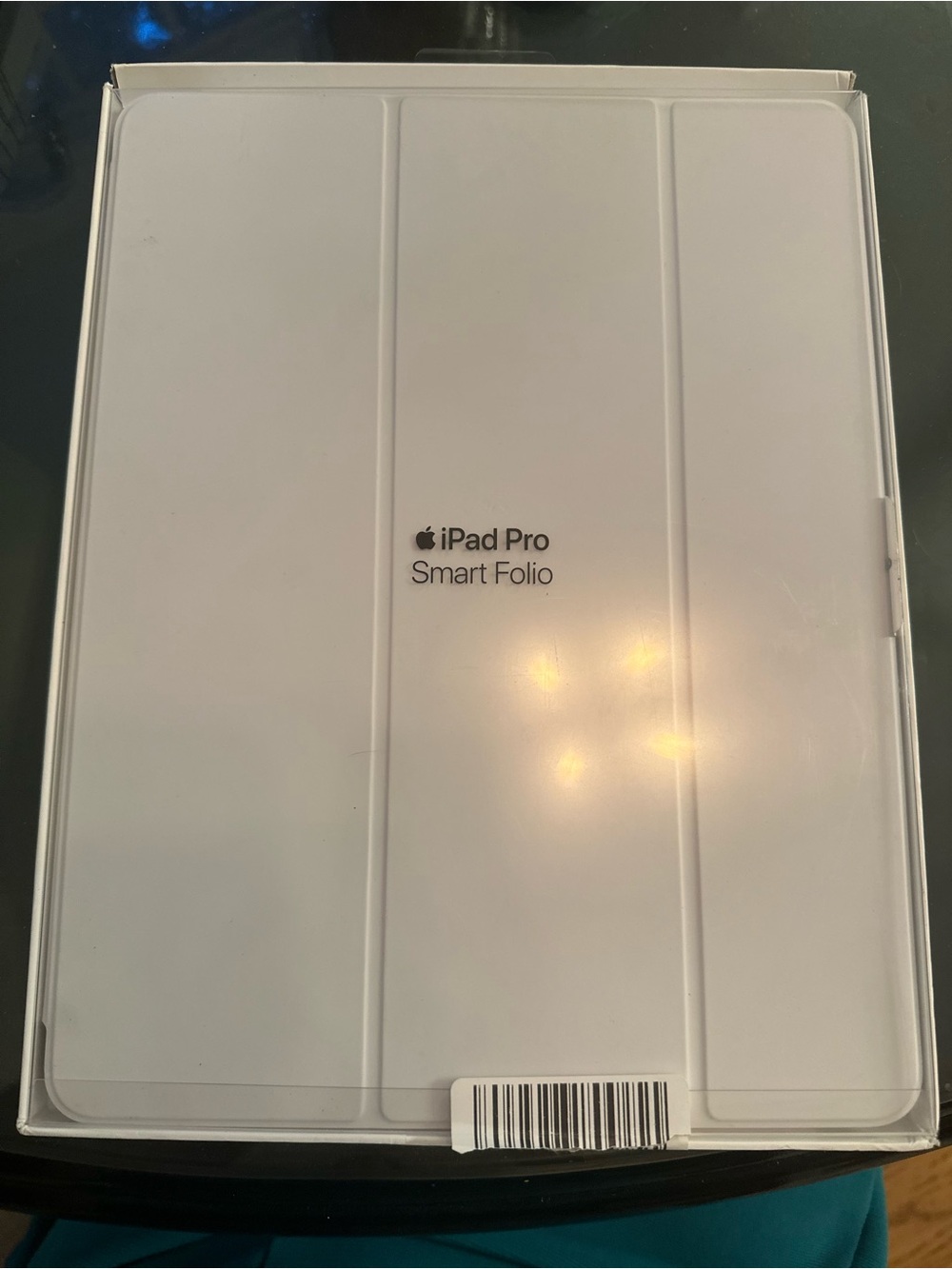 Apple iPad Pro 12.9 3rd Gen Smart Folio Case White
Flaw